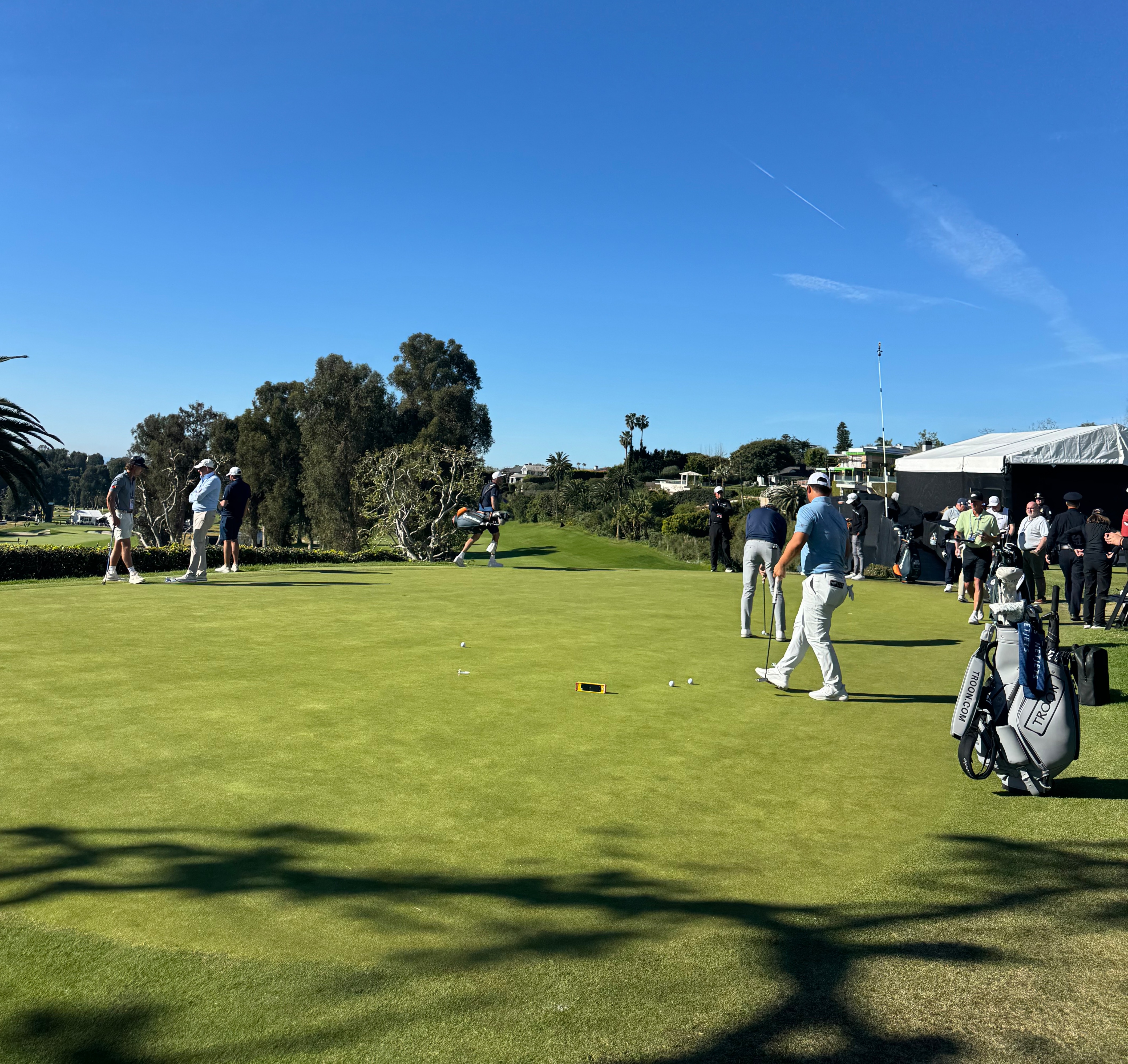 Tom Kim dialing in his aimpoint 